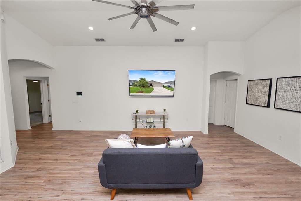 For Sale: $325,000 (4 beds, 2 baths, 1717 Square Feet)