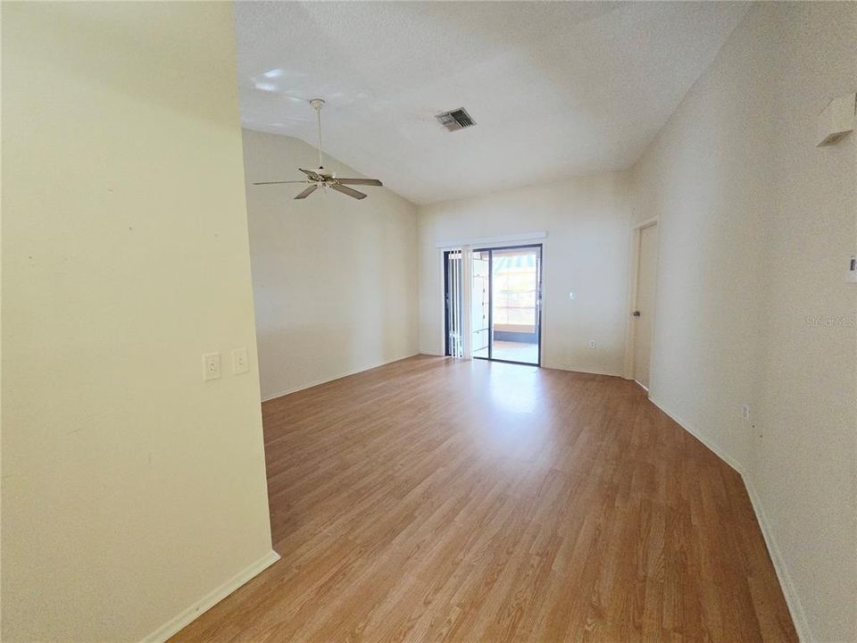 В аренду: $1,395 (2 спален, 1 ванн, 894 Квадратных фут)