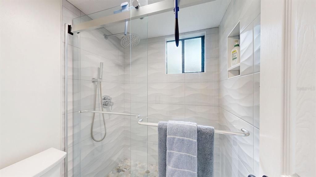 For Sale: $215,000 (2 beds, 2 baths, 1150 Square Feet)