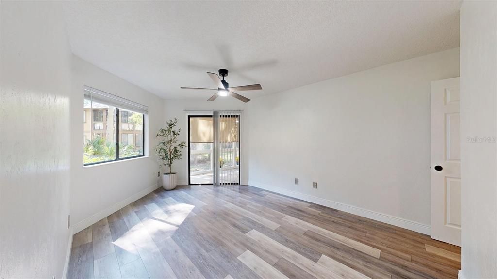 For Sale: $215,000 (2 beds, 2 baths, 1150 Square Feet)