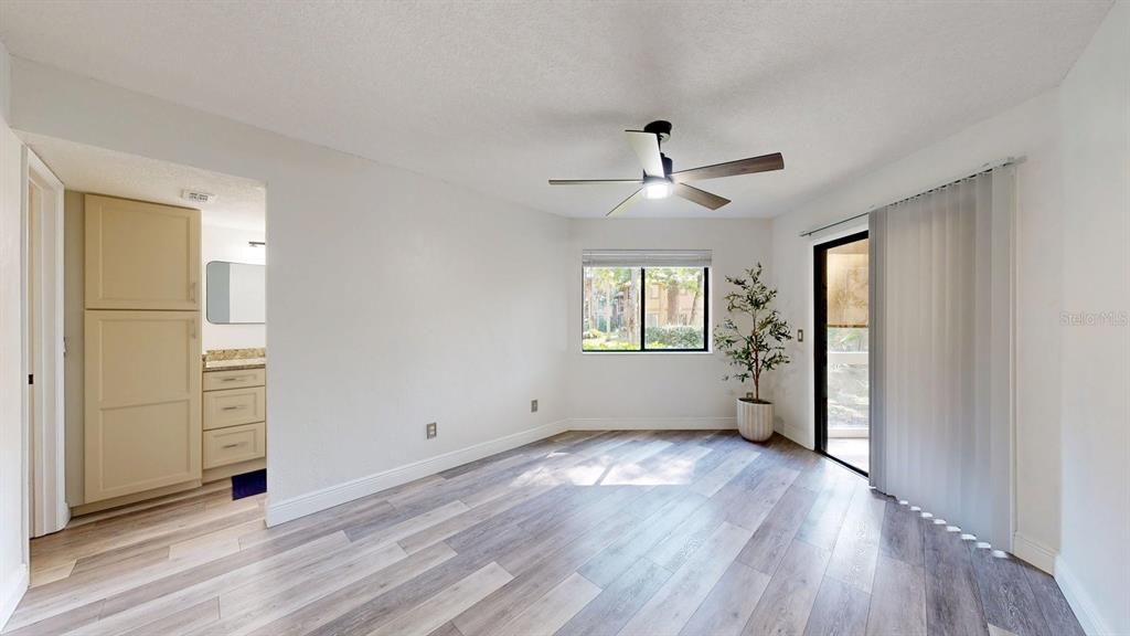 For Sale: $215,000 (2 beds, 2 baths, 1150 Square Feet)