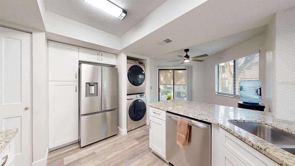 For Sale: $215,000 (2 beds, 2 baths, 1150 Square Feet)