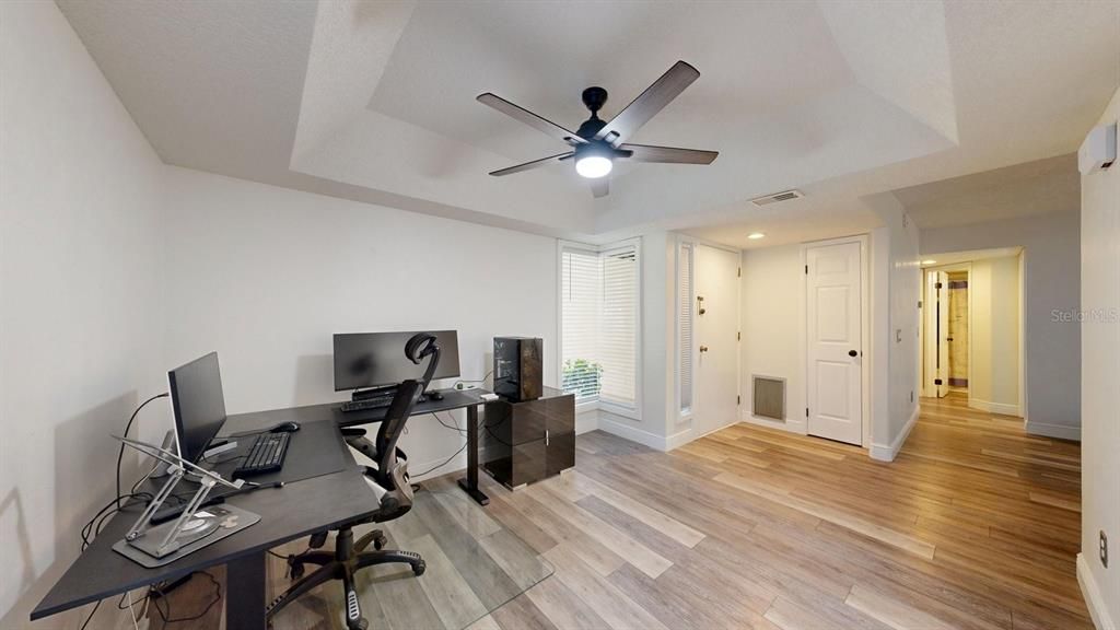 For Sale: $215,000 (2 beds, 2 baths, 1150 Square Feet)