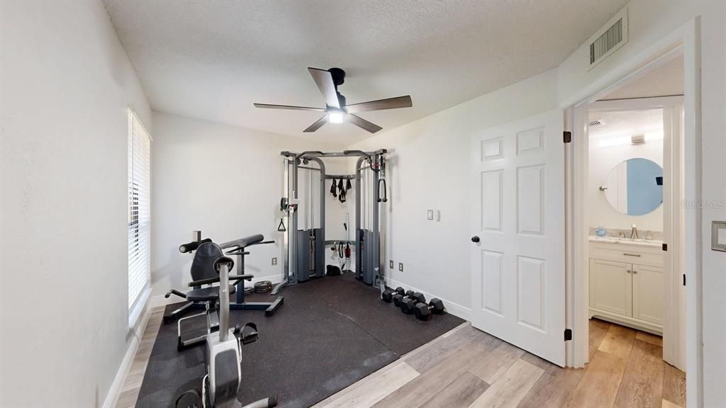 For Sale: $215,000 (2 beds, 2 baths, 1150 Square Feet)