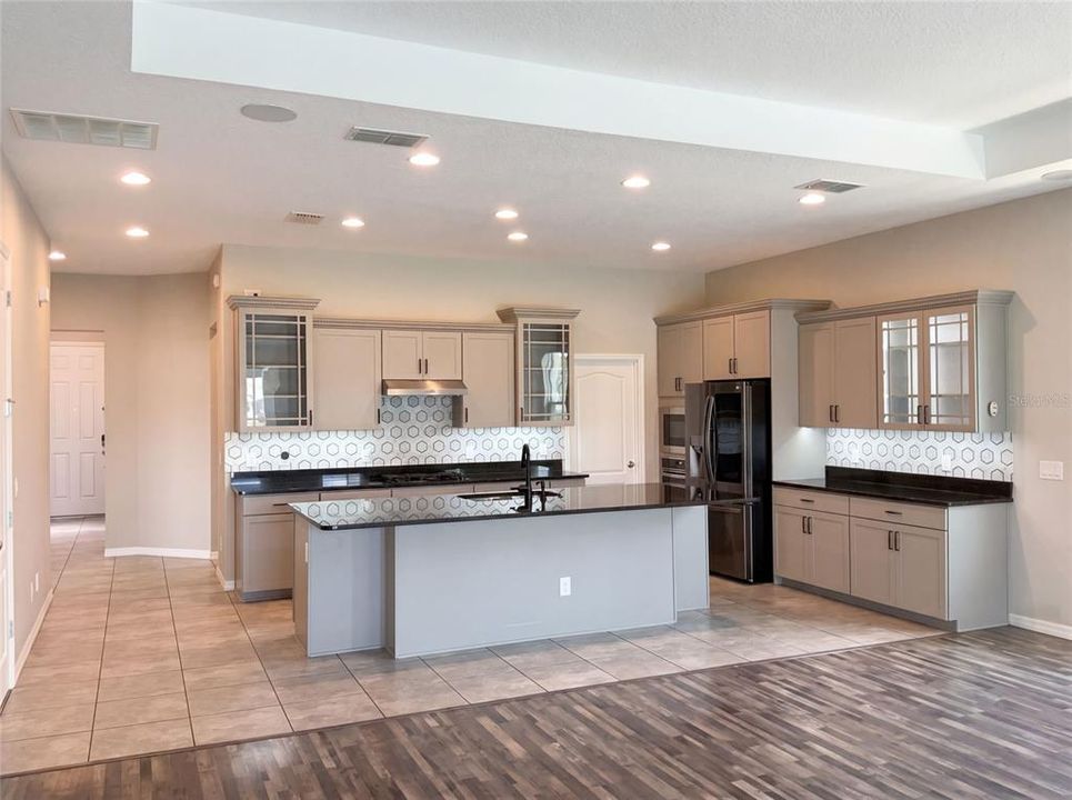 For Sale: $549,000 (3 beds, 2 baths, 1904 Square Feet)