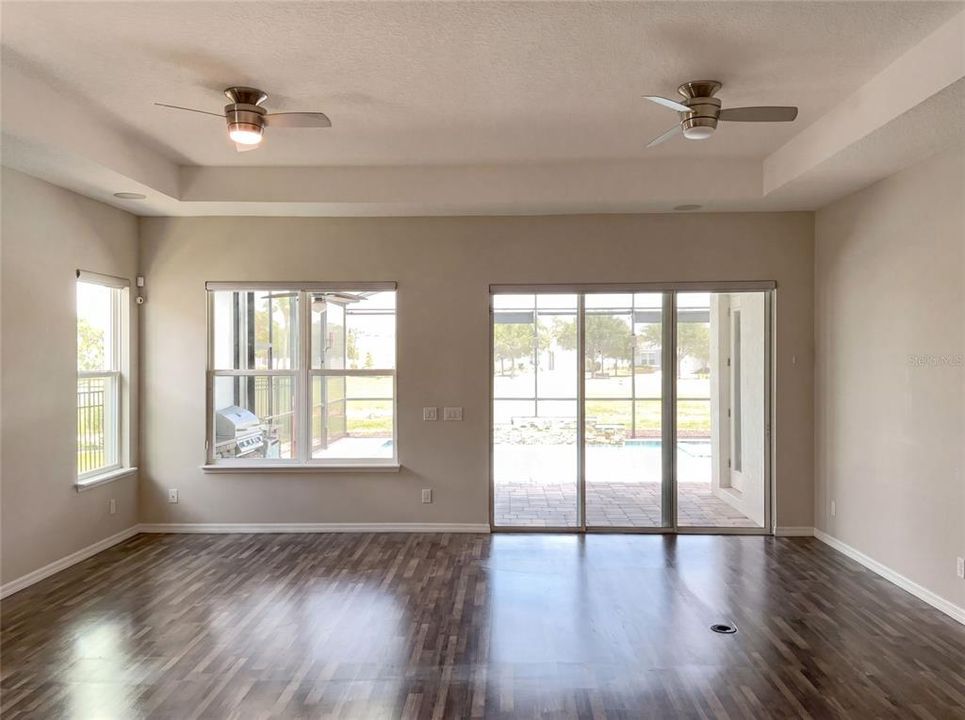 For Sale: $549,000 (3 beds, 2 baths, 1904 Square Feet)