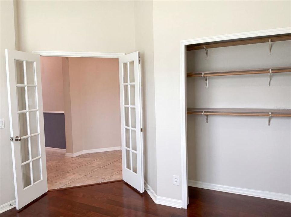 For Sale: $549,000 (3 beds, 2 baths, 1904 Square Feet)