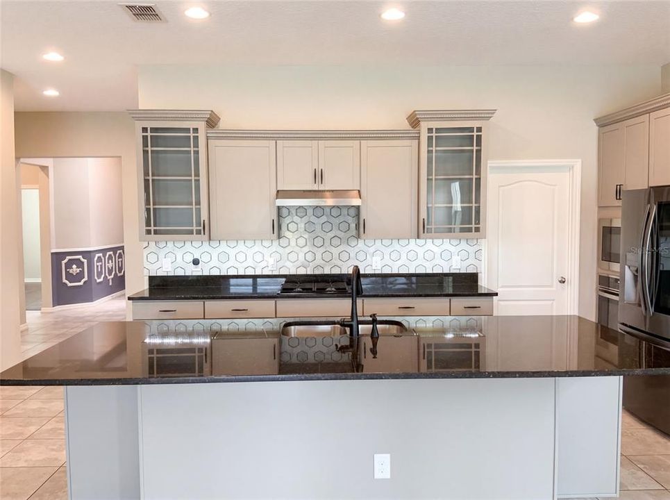 For Sale: $549,000 (3 beds, 2 baths, 1904 Square Feet)