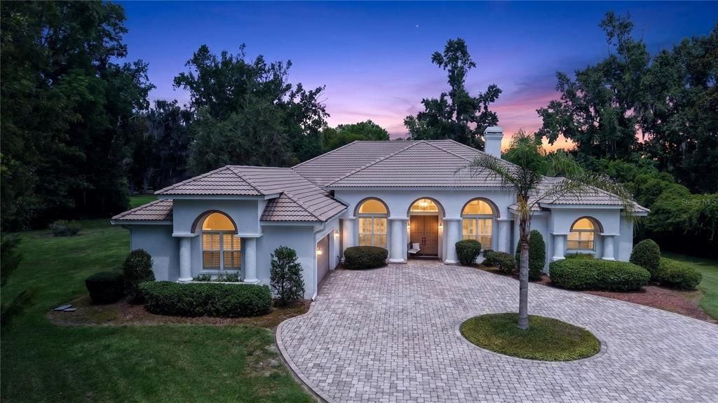 En Venta: $965,000 (3 camas, 3 baños, 3055 Pies cuadrados)