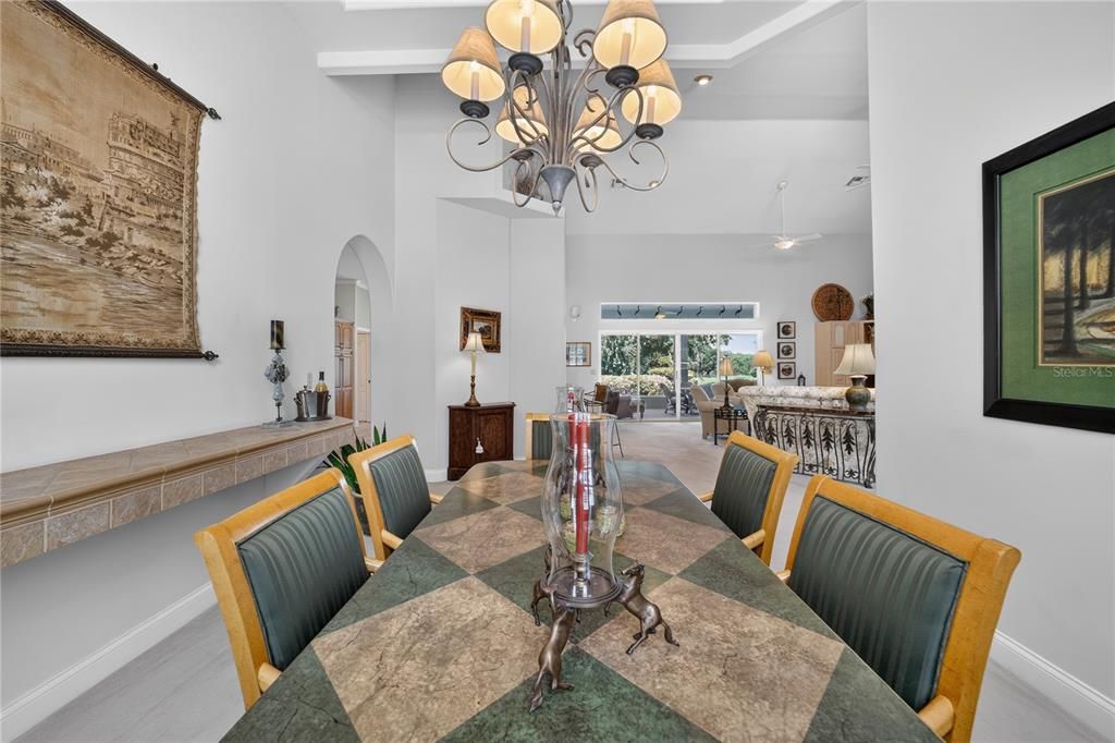 En Venta: $965,000 (3 camas, 3 baños, 3055 Pies cuadrados)