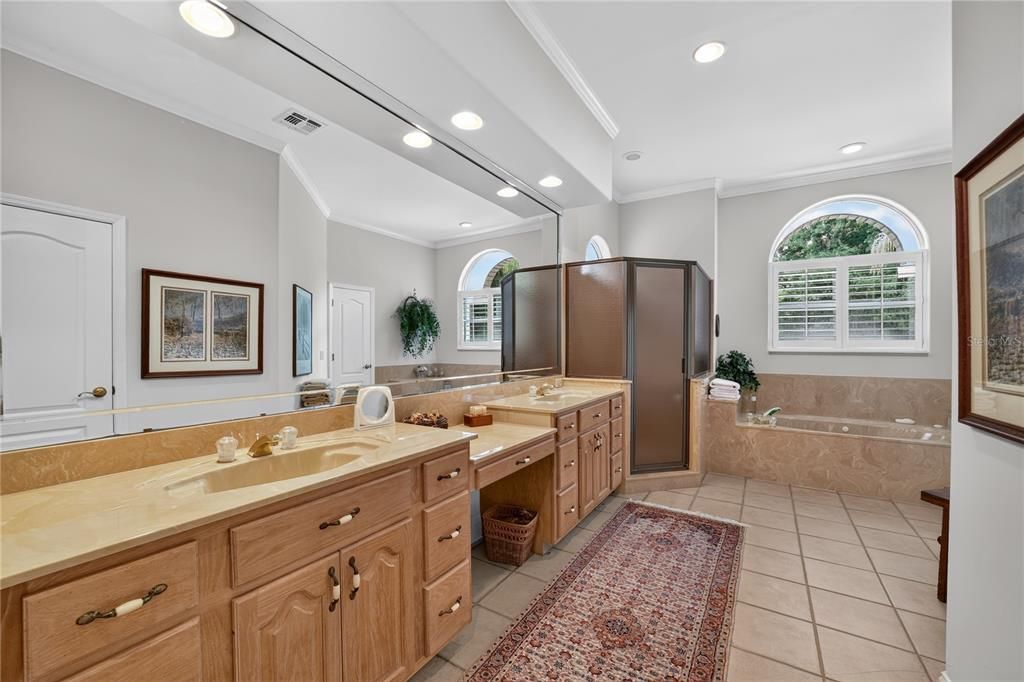 En Venta: $965,000 (3 camas, 3 baños, 3055 Pies cuadrados)