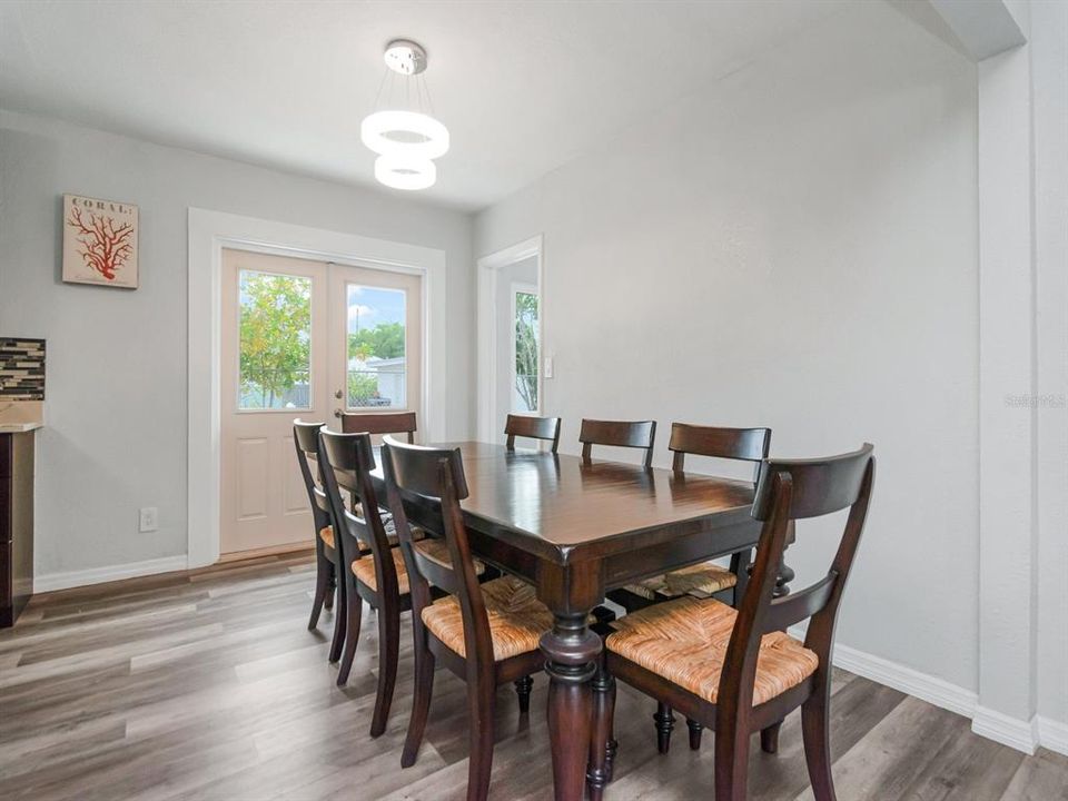 En Venta: $489,900 (3 camas, 2 baños, 1404 Pies cuadrados)