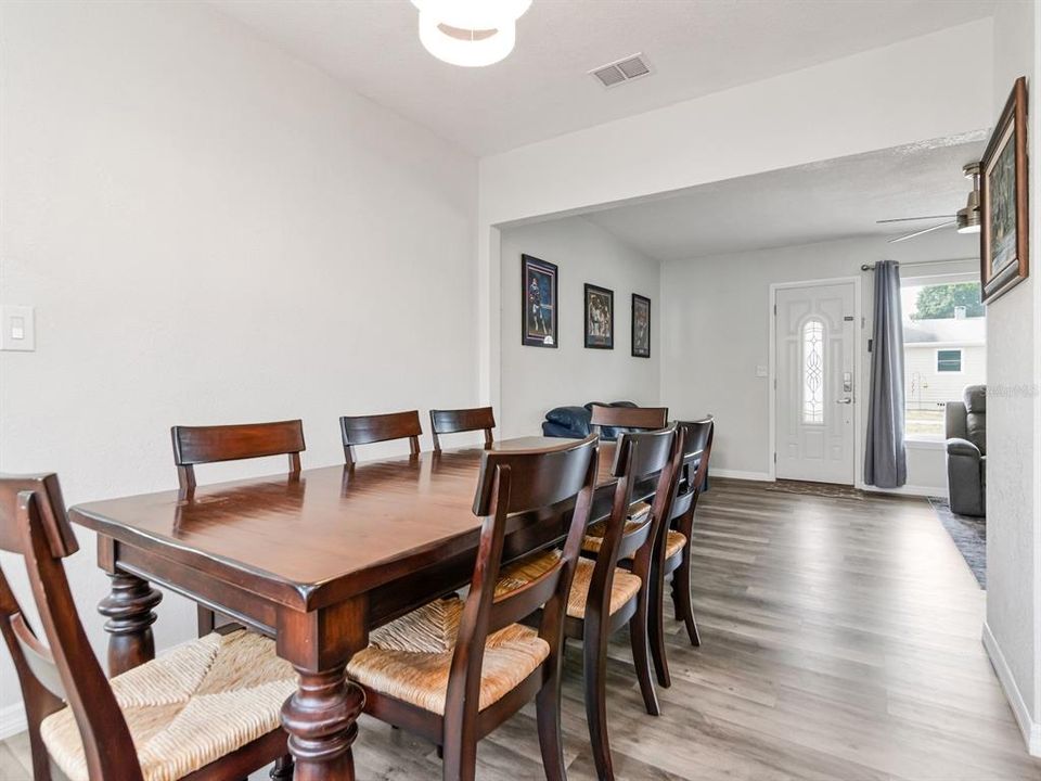 En Venta: $489,900 (3 camas, 2 baños, 1404 Pies cuadrados)
