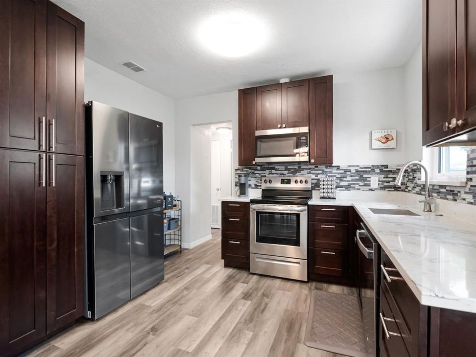 En Venta: $489,900 (3 camas, 2 baños, 1404 Pies cuadrados)