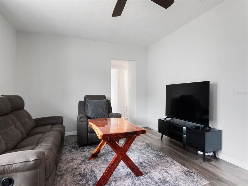En Venta: $489,900 (3 camas, 2 baños, 1404 Pies cuadrados)