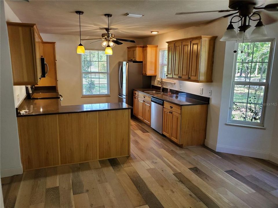 В аренду: $2,750 (3 спален, 2 ванн, 1774 Квадратных фут)