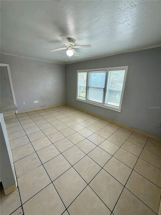 В аренду: $1,950 (3 спален, 1 ванн, 1025 Квадратных фут)