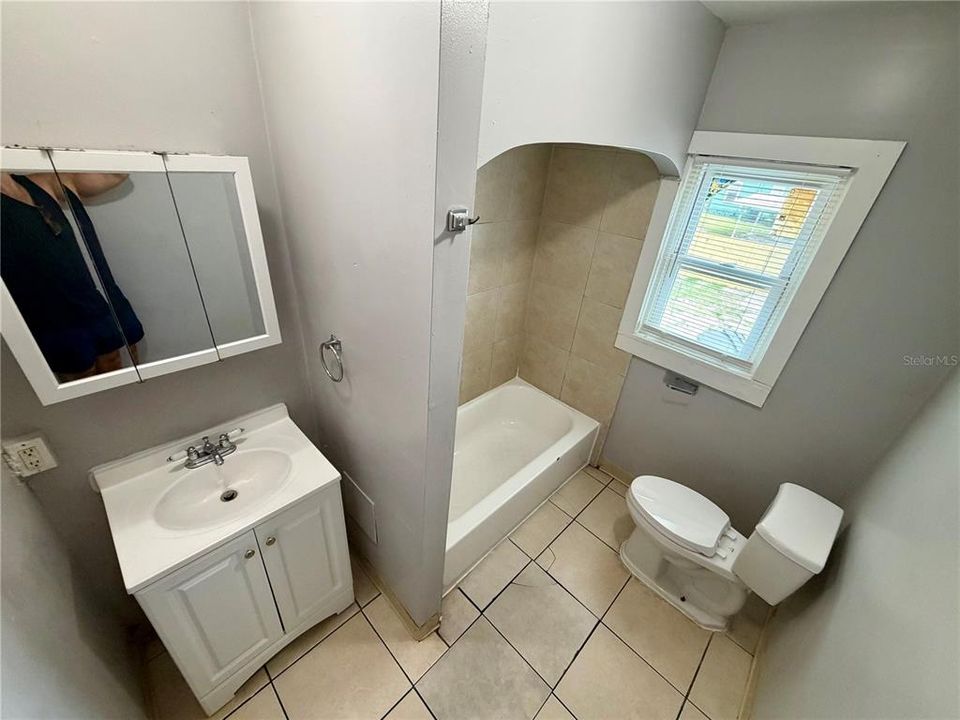 В аренду: $1,950 (3 спален, 1 ванн, 1025 Квадратных фут)
