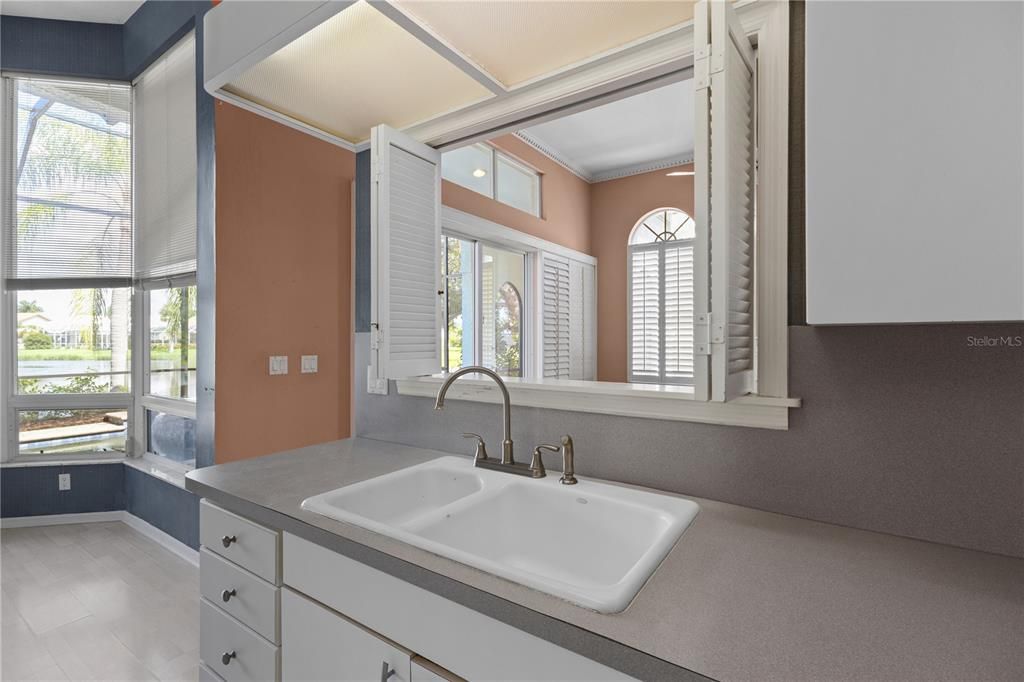 Под контрактом: $415,000 (2 спален, 2 ванн, 1755 Квадратных фут)