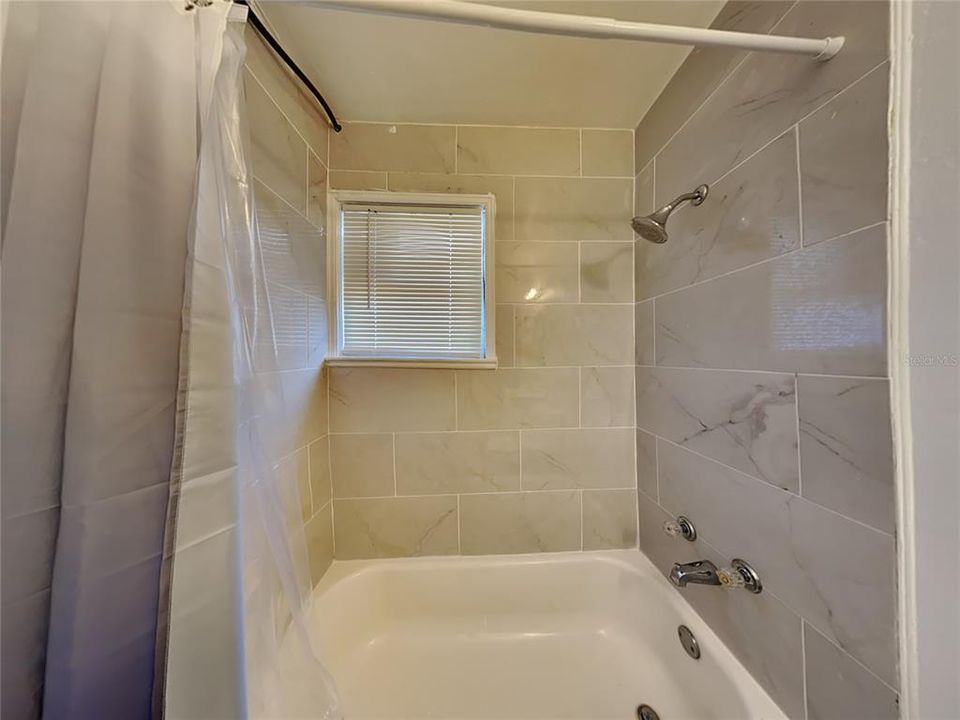 For Rent: $1,000 (1 beds, 1 baths, 490 Square Feet)