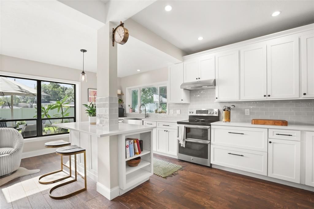 En Venta: $775,000 (4 camas, 2 baños, 1899 Pies cuadrados)