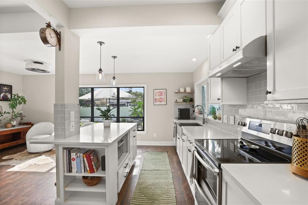 En Venta: $775,000 (4 camas, 2 baños, 1899 Pies cuadrados)