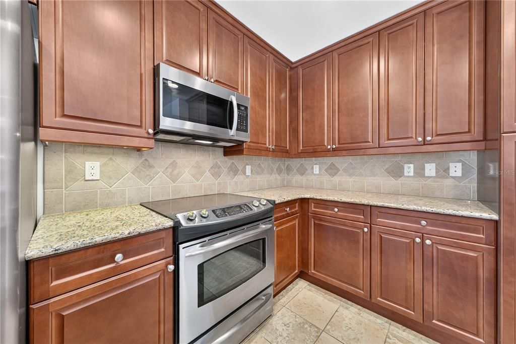 На продажу: $525,000 (2 спален, 2 ванн, 1129 Квадратных фут)