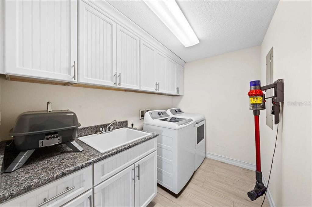 For Rent: $7,000 (3 beds, 3 baths, 2472 Square Feet)