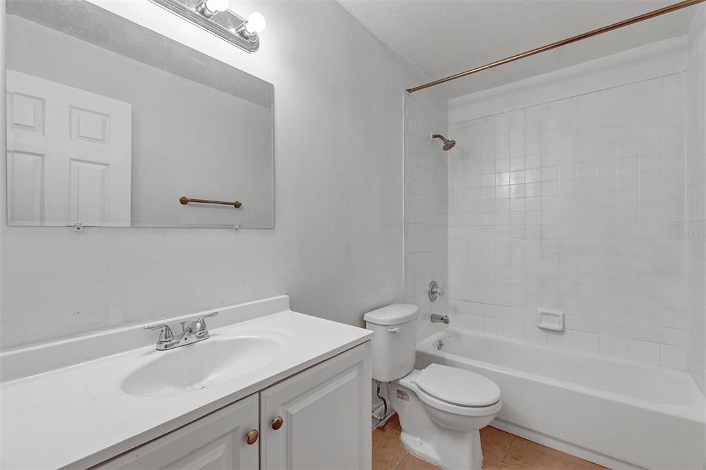 For Rent: $1,225 (2 beds, 1 baths, 785 Square Feet)