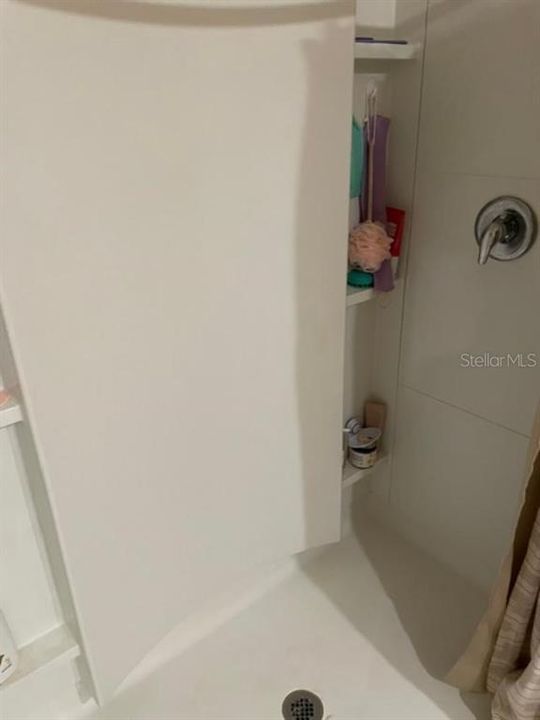En Renta: $2,500 (4 camas, 3 baños, 2522 Pies cuadrados)