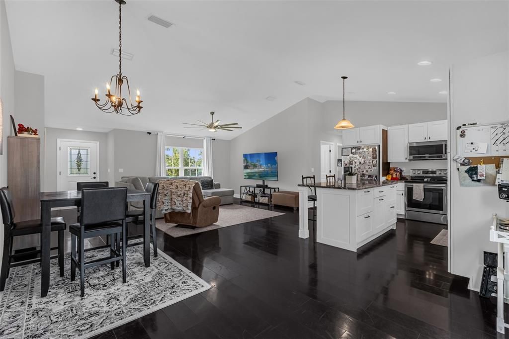 For Sale: $314,900 (3 beds, 2 baths, 1550 Square Feet)