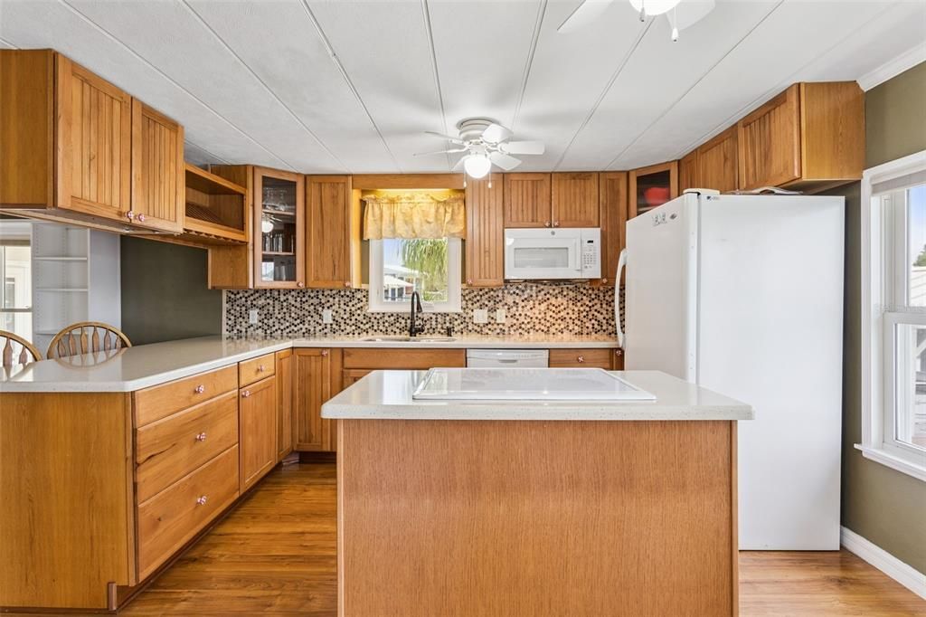 На продажу: $239,000 (2 спален, 1 ванн, 1260 Квадратных фут)