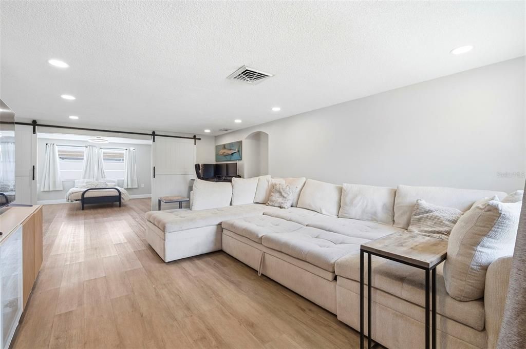 For Sale: $319,000 (3 beds, 2 baths, 1365 Square Feet)