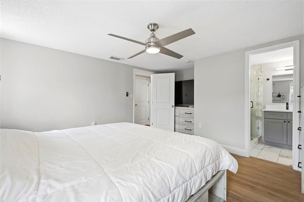 For Sale: $319,000 (3 beds, 2 baths, 1365 Square Feet)