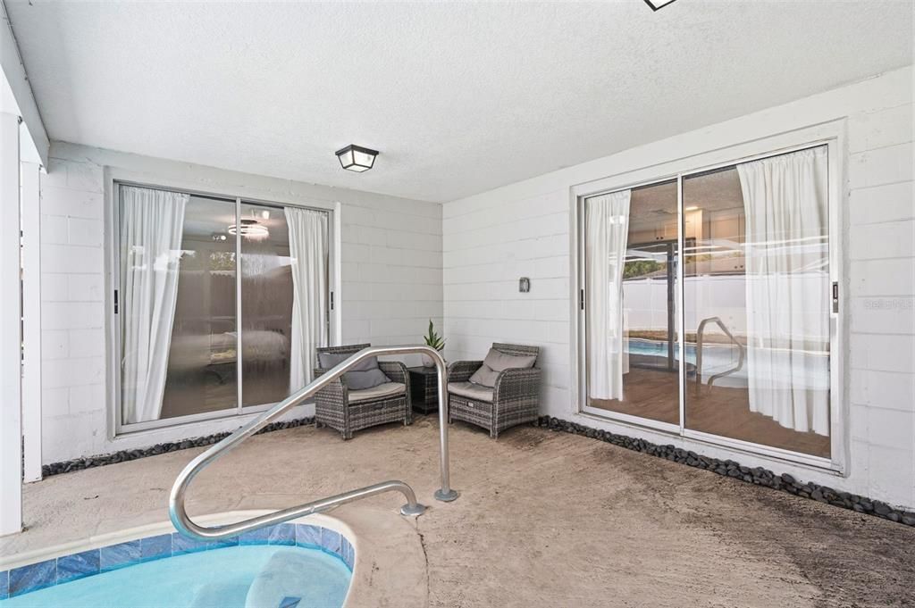 For Sale: $319,000 (3 beds, 2 baths, 1365 Square Feet)