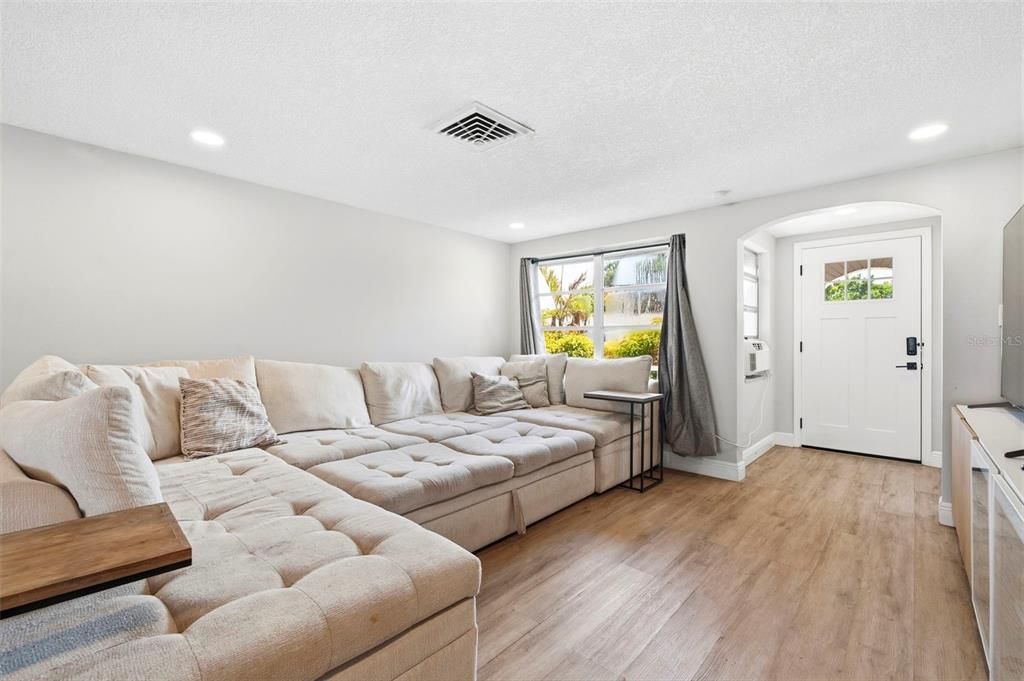 For Sale: $319,000 (3 beds, 2 baths, 1365 Square Feet)