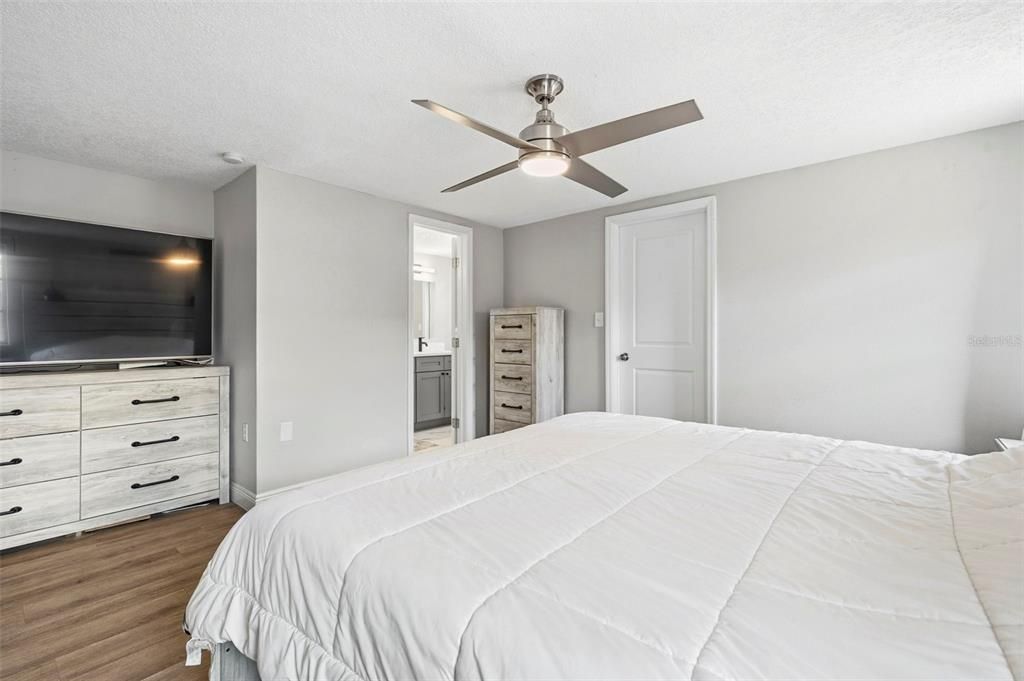 For Sale: $319,000 (3 beds, 2 baths, 1365 Square Feet)