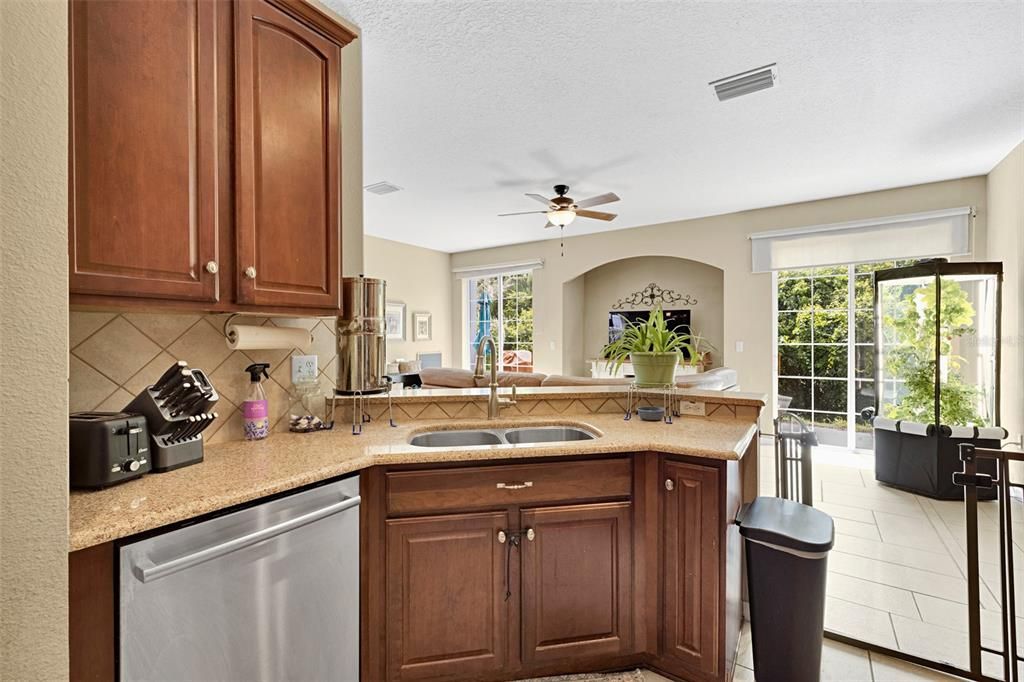 Activo con contrato: $249,990 (3 camas, 2 baños, 1686 Pies cuadrados)