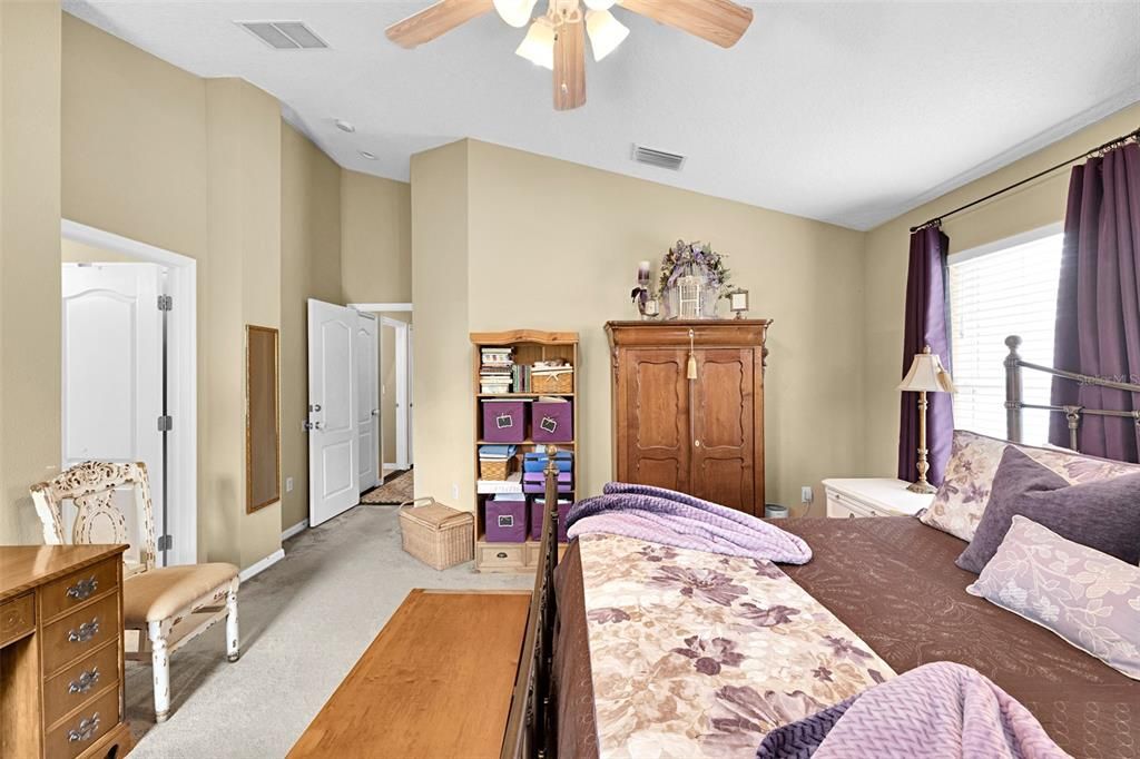 Activo con contrato: $249,990 (3 camas, 2 baños, 1686 Pies cuadrados)