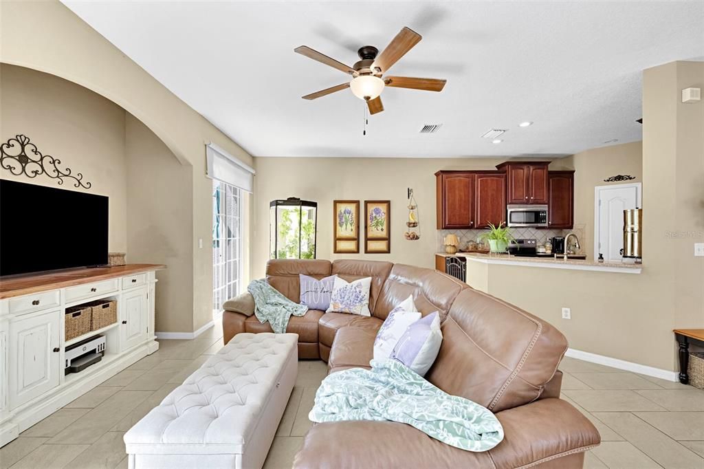 Activo con contrato: $249,990 (3 camas, 2 baños, 1686 Pies cuadrados)