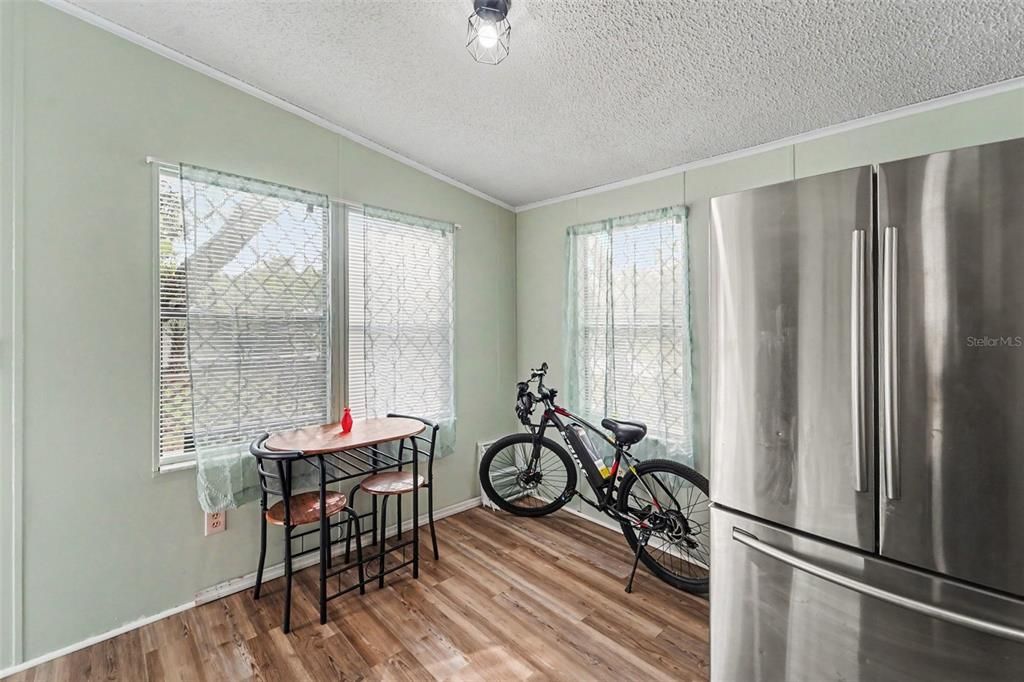 En Venta: $305,000 (3 camas, 2 baños, 1664 Pies cuadrados)