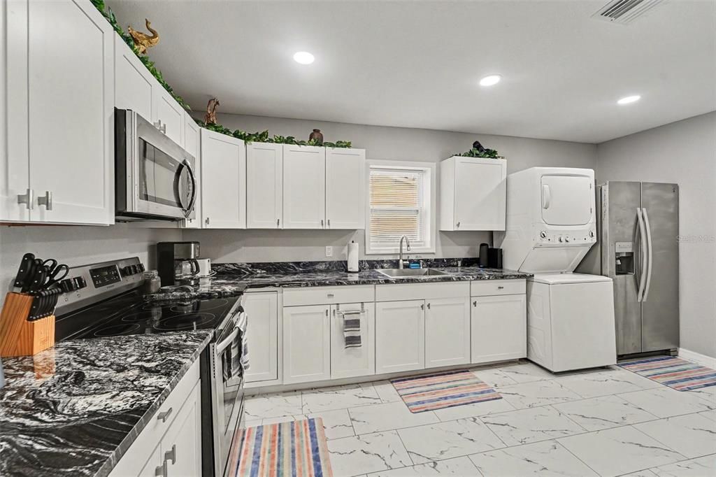 En Venta: $305,000 (3 camas, 2 baños, 1664 Pies cuadrados)