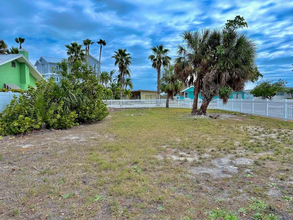 For Sale: $900,000 (0.11 acres)