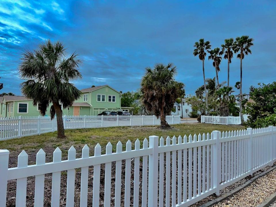 For Sale: $900,000 (0.11 acres)