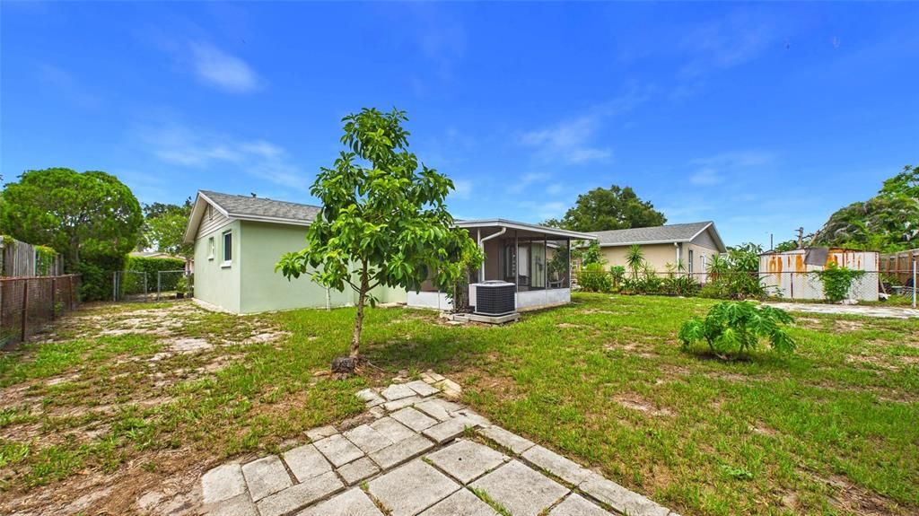 На продажу: $355,000 (2 спален, 1 ванн, 1053 Квадратных фут)
