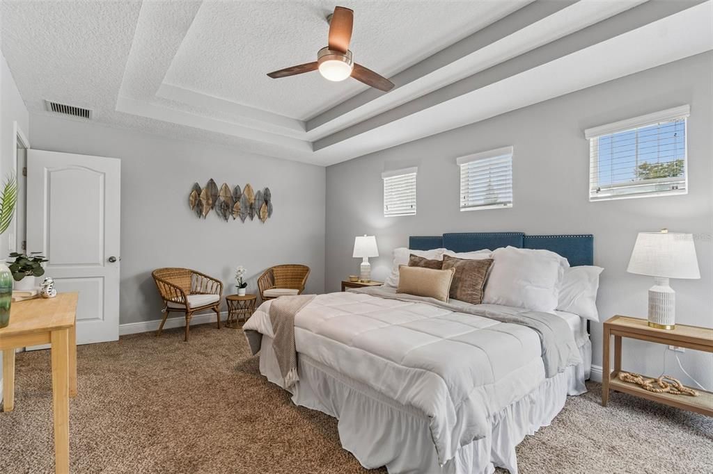 待售: $600,000 (4 贝兹, 3 浴室, 2272 平方英尺)