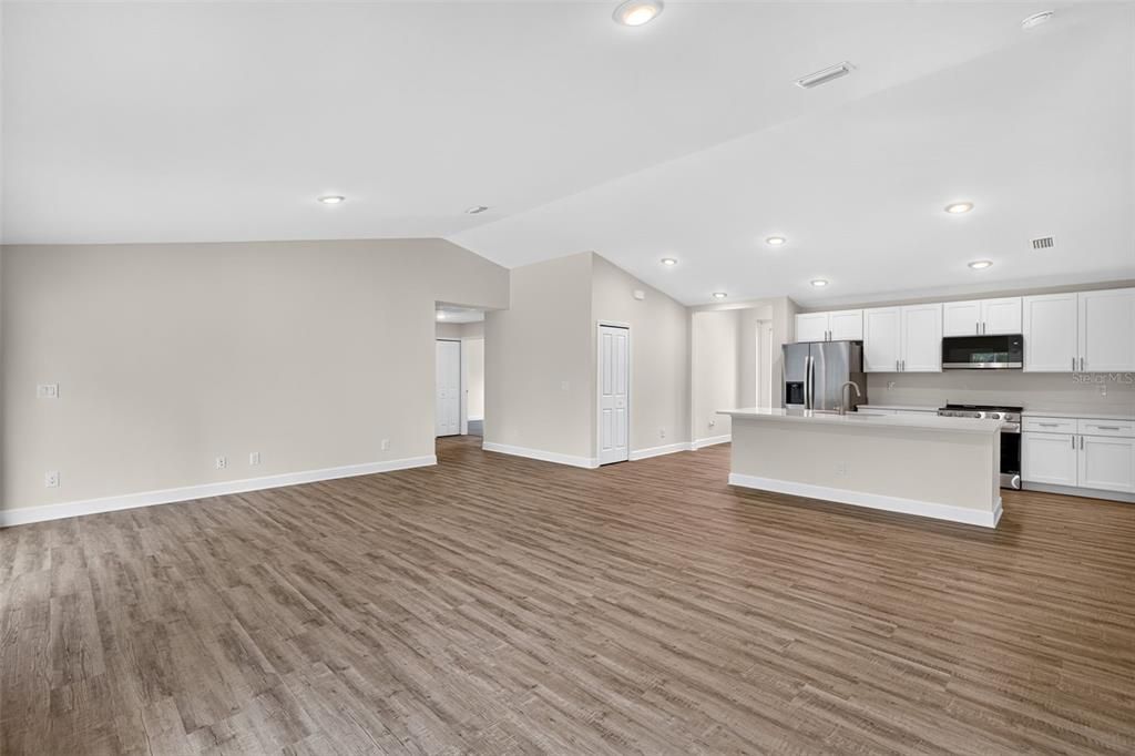 En Venta: $329,900 (3 camas, 3 baños, 1818 Pies cuadrados)