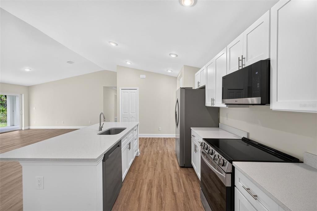 En Venta: $329,900 (3 camas, 3 baños, 1818 Pies cuadrados)