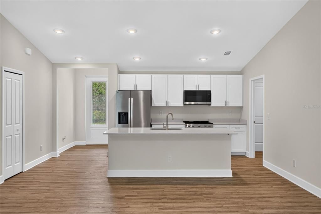 En Venta: $329,900 (3 camas, 3 baños, 1818 Pies cuadrados)