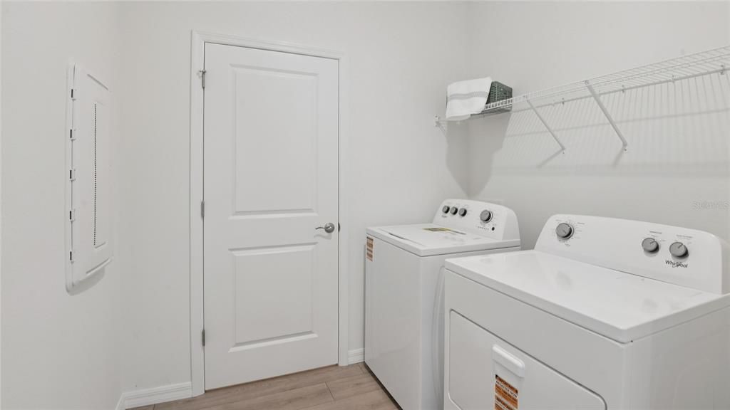 En Venta: $463,990 (4 camas, 3 baños, 2460 Pies cuadrados)